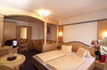 Altachhof 3*